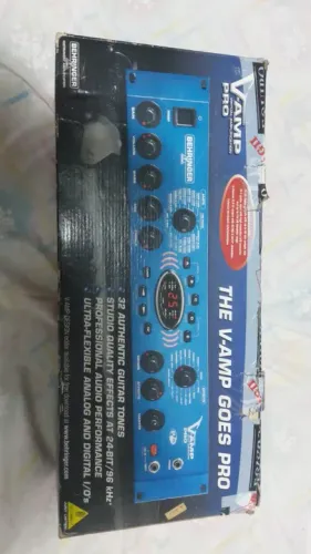 Behringer V-Amp PRO - Rack de Efeitos de Guitarra