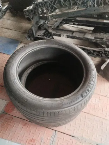 Pneu 255 45 20