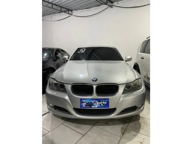 BMW 320i - Automática - Ano 2010 - Elegância e conforto