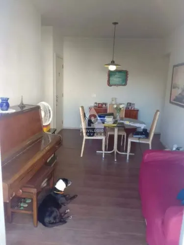 Excelente oportunidade na Rua Bambina com 2 quartos, infra e 1 vaga na escritura!