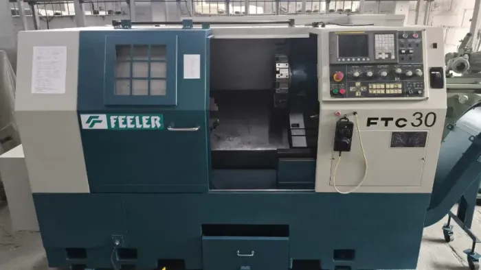 Torno CNC Feeler FTC 30 | FANUC 0i-TC | Placa e Contra Ponto Hidráulico, Transp. Cavacos