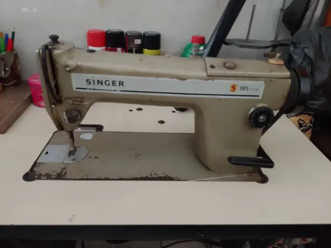 Máquina de costura industrial Singer