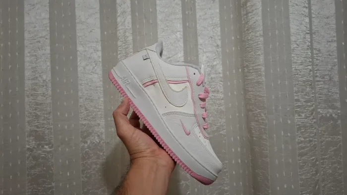 Tênis Nike Air Force Branco e Rosa