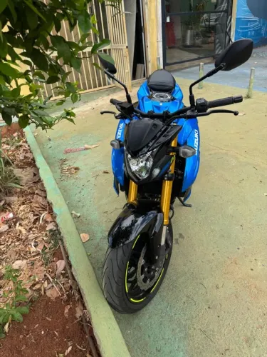 Suzuki GSX s 750 az