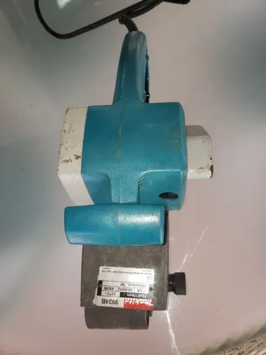 Lixadeira Makita 9924B - 850W - 127 V - Usada