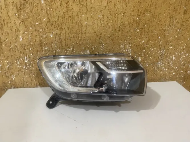 Farol direito Sandero / Logan com Led 2020/2021/2022/2023/2024