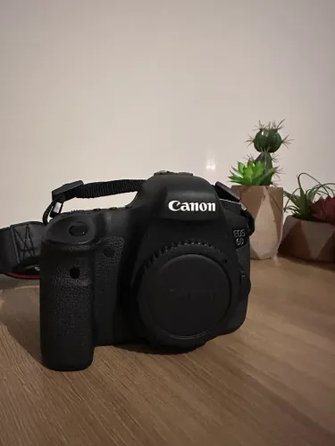 Câmera cânon 6d menos de 9 mil clicks