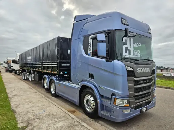 Scania R500 SUPER 6x2 Ano 2024 Automático + 4 Eixo Graneleiro Facchini 14 x 1.80 sem pneus
