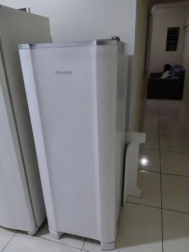 Geladeira Esmaltec