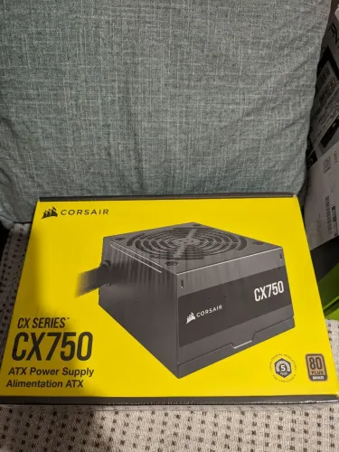 Fonte Corsair CX750w Lacrada