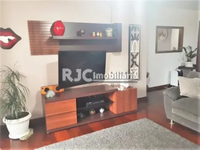 Apartamento de 161 metros quadrados no bairro Tijuca com 4 quartos