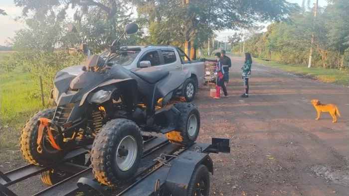 Quadriciclo cam an da 250 em excelente estado de conservação mecânica ok .