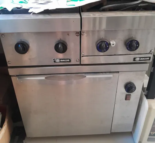 Conjunto climatizado + char broiler + fogão 4 bocas