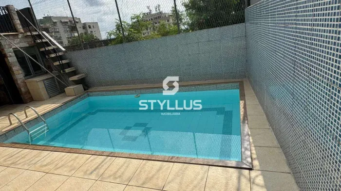 Casa de Condomínio Espetacular com 4 Quartos e Piscina em São Francisco Xavier! RO01X