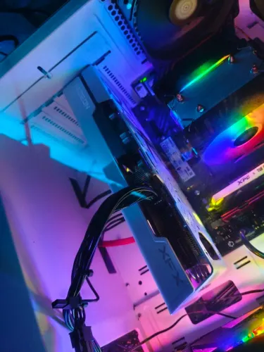 Placa de video xfx rx 7600 8gb triple fan branca