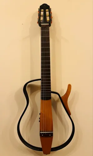 Violão YAMAHA SILENT NYLON - com capa