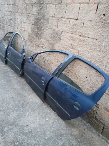 Quatro portas do Peugeot 206 dianteiras e traseiras comoletas