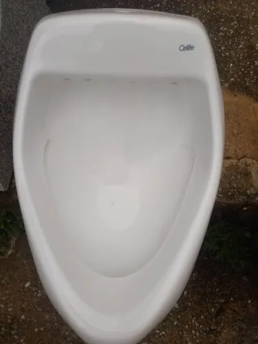 Mictório excelente estado pra hoje