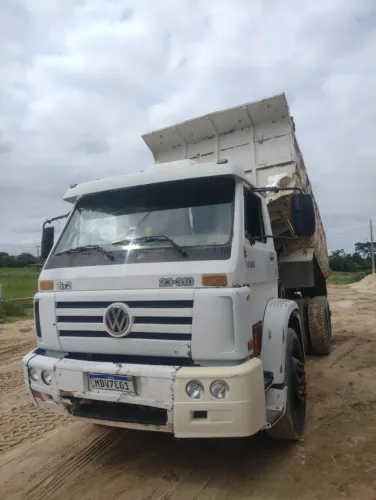 Marca/Modelo: VOLKSWAGEN / 23-310 6X2 3-EIXOS 2P (DIESEL)