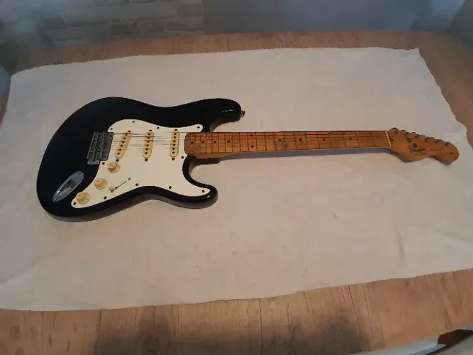Guitarra Fender Squier Stratocaster