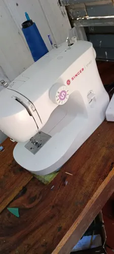 Máquina de costura m1605