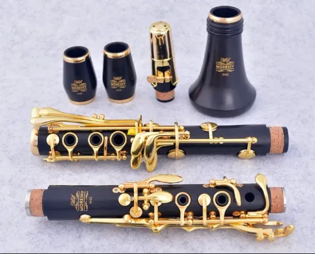 Clarinete Moresky M62 Grenadilha 17 chaves ouro c/ NF