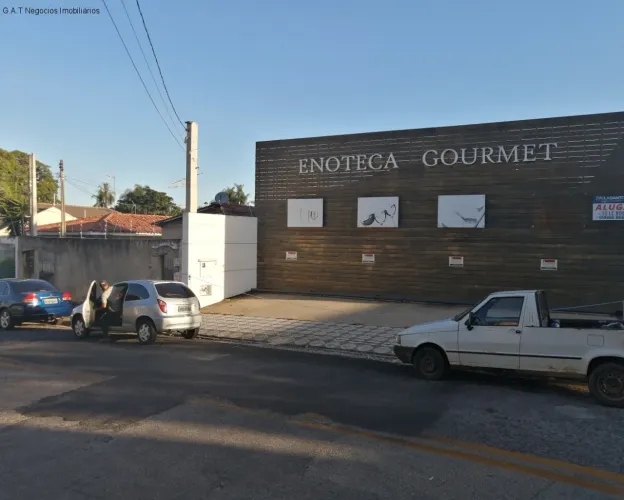 Salão Comercial à Venda em Sorocaba-SP no Jardim América: 4 salas, 4 banheiros, 303 m². Ve