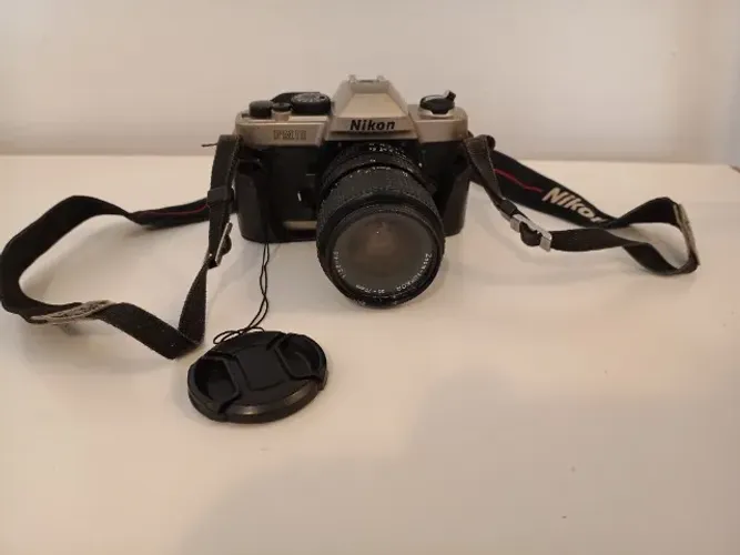 Máquina fotográfica analógica Nikon FM10