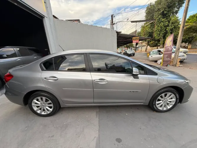 Honda Civic Sedan LXS 1.8/1.8 Flex 16V Aut. 4P 2013