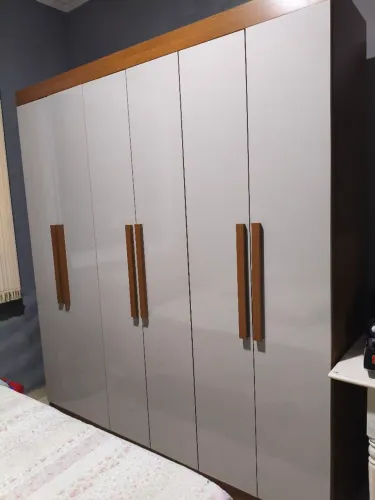 Vendo guarda roupa 6 portas medidas :2,00x1,80 impecável