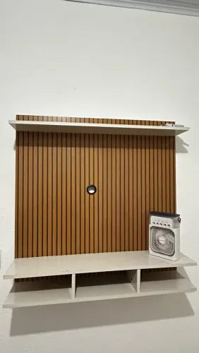Painel de tv amadeirado