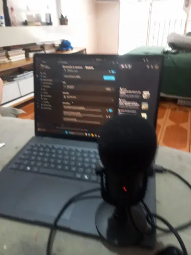 Microfrone Razer seiren v2 pro