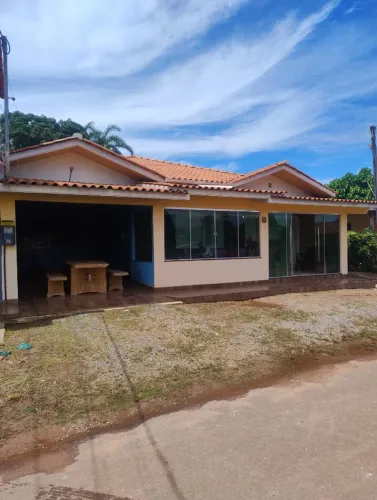Casa Espaçosa e Completa no Centro de Almeirim - R$ 650.000