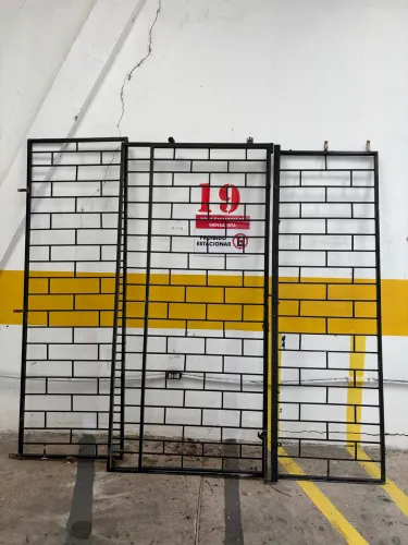 GRADE COM PORTA DE CORRER PARA DISTRIBUIDORA DE BEBIDAS