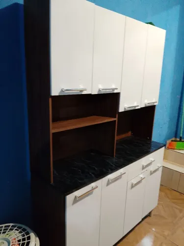Tenho um armário pra vender muito bom ele tá bem conservado 