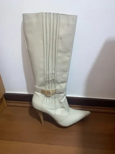 Bota Gabriela Sanches couro 