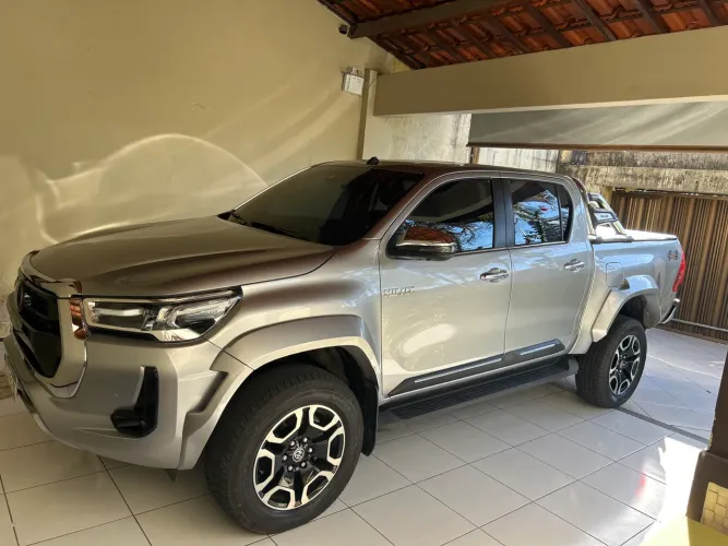 Toyota Hilux CD SRX Plus 4X4 2.8 TDI Die. Aut. 2024