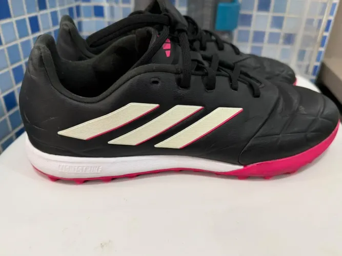 Chuteira adidas