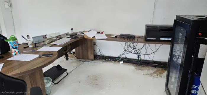 Mesa para escritório estilo diretoria em L com parte redonda para reuniao