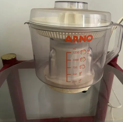 Vendo espremedor suco arno voltagem 220