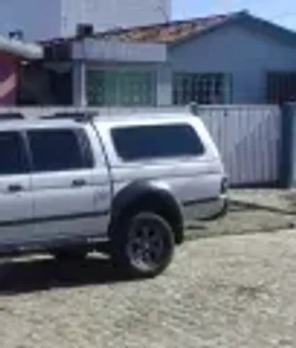 VENDO CAPOTA DE FIBRA COM VIDRO PARA CAMINHOTE L200 OUTDOOR MITSUBISHI (NÃO ENTREGO)