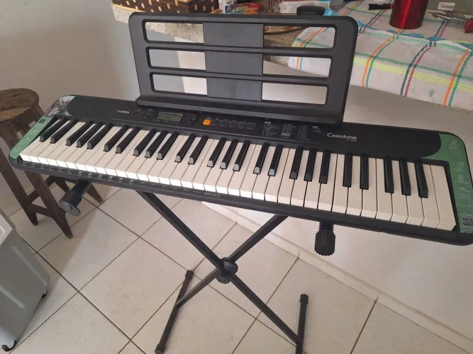 Teclado musical Casio Ct S200 na caixa