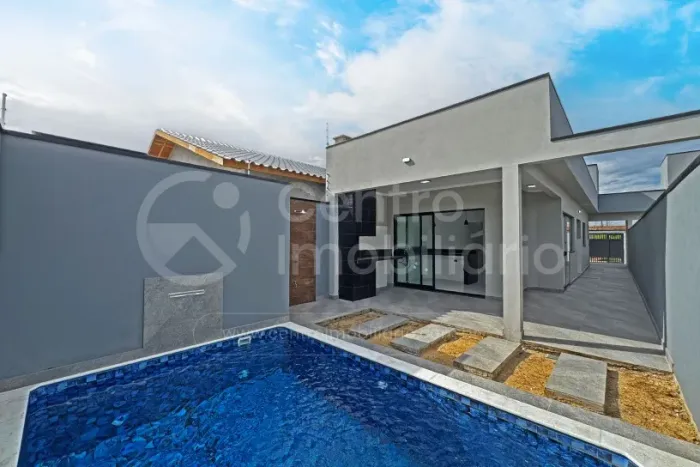 CASA à venda com piscina e 2 quartos em Peruíbe, no bairro Parque D Aville