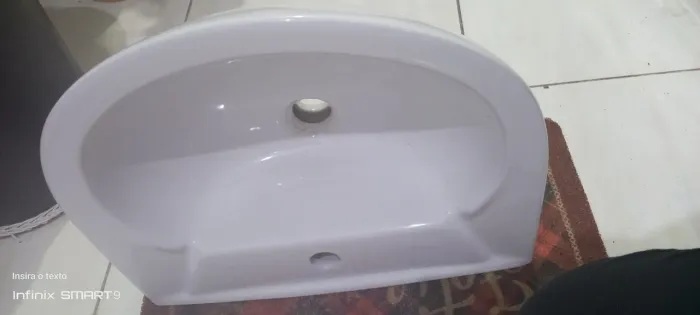 Lavatório com coluna