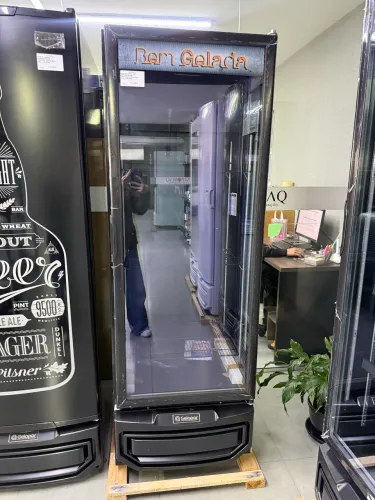 GCB-40V LB PR REFRIGERADOR VERTICAL CERVEJEIRA 410L Gelopar