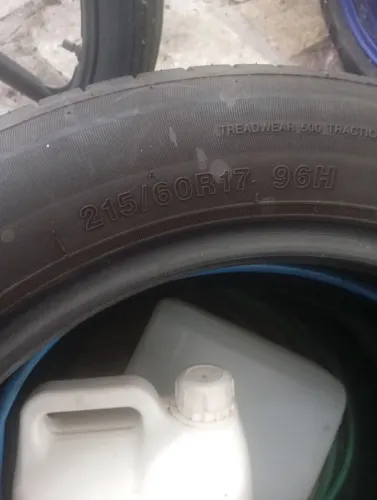 Pneu 2und 215/60r17 