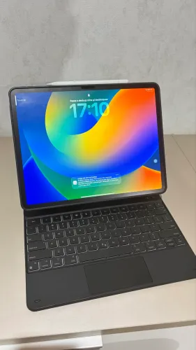 iPad Air 13 M3 com Caneta Apple e Teclado Magnetic