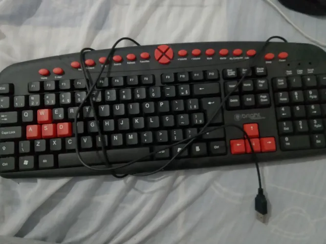 Teclado Gamer Bright com Fio USB