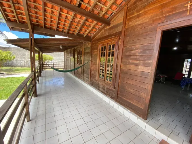 Chácara com Piscina e 3 casas pra sua família