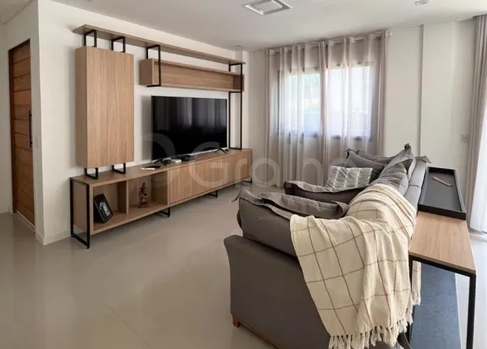 Casa de 146m² com 3 suítes no Saco Grande